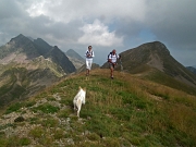 67 indietro, a dx il Frano, a sx Cime di Valsanguigno e Pradella